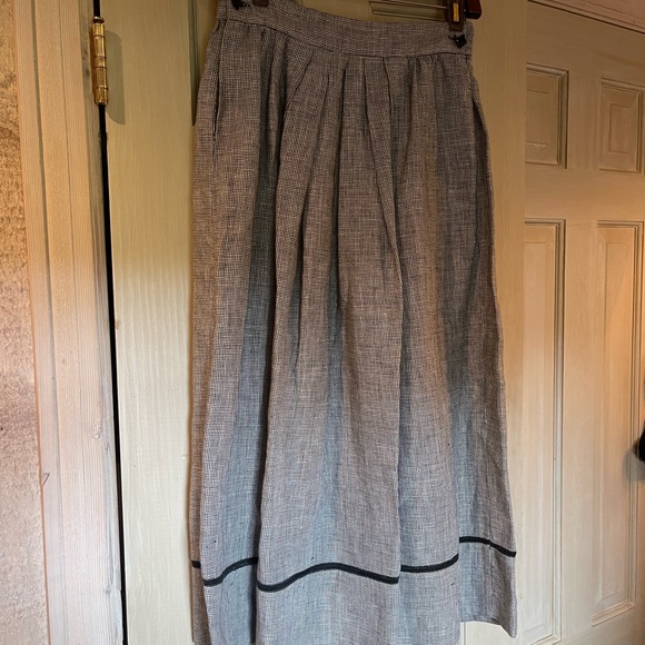 VINTAGE CULLINANE BLACK AND WHITE HOUNDSTOOTH lLINEN SKIRT WITH TIBBON TRIM - Picture 3 of 8